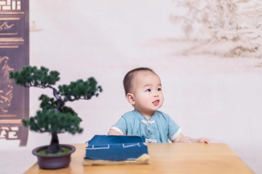 扬州怀孕肚子中间凹两边凸